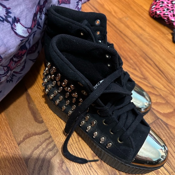 VEUC ankle height, black leather & gold metal skull embellishments plus gold to - Picture 9 of 10